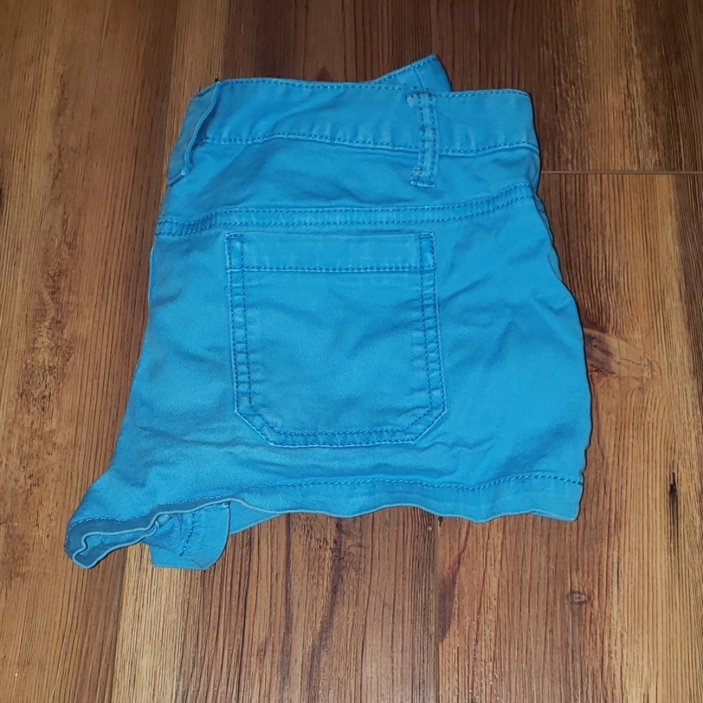 Shorts - Picture 3 of 3